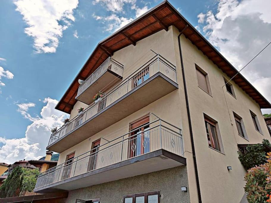 Brezza Di Lago Costa Volpino Eksteriør bilde